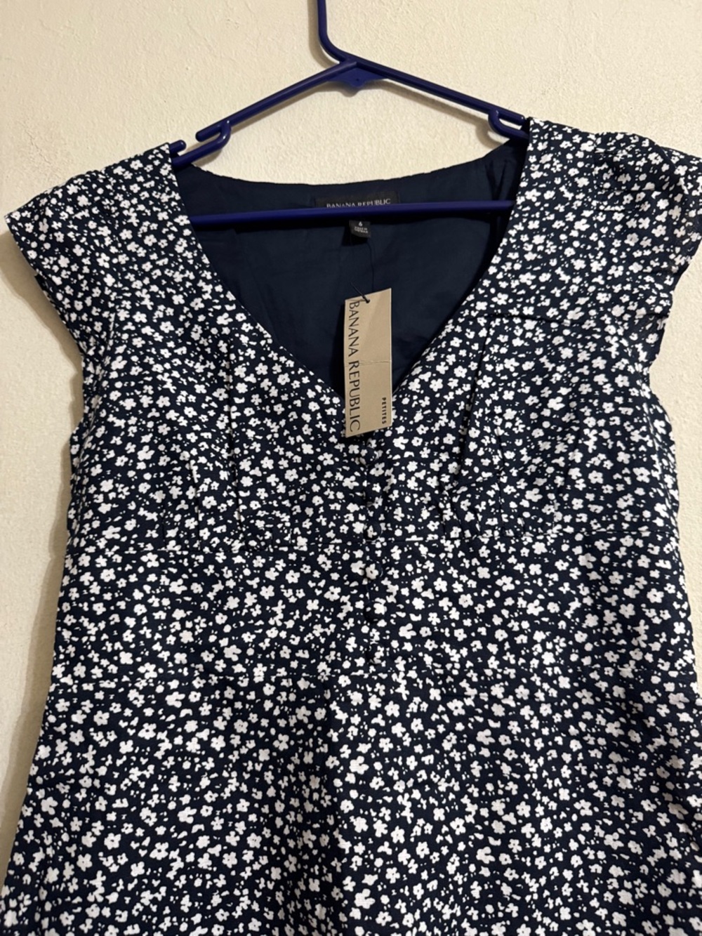 Banana Republic Navy and White Floral V-Neck Dress Size 6 NWT - Picture 3 of 6